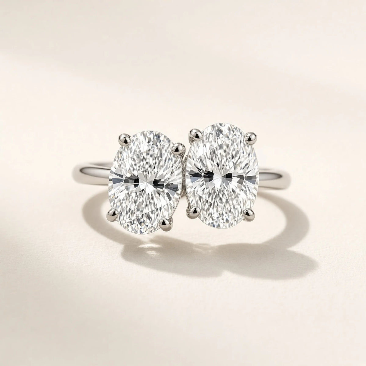 Two-stone toi et moi ring in 18K white gold, face-up view